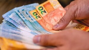Leia mais sobre o artigo Como Criar um Negócio Paralelo Sem Sair do Emprego e Fazer Renda Extra