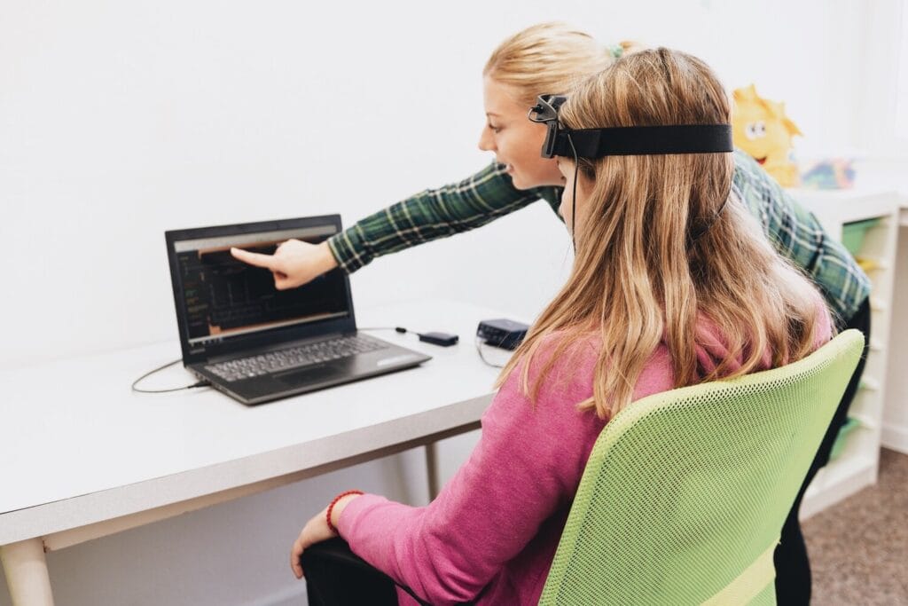 Seu Cérebro no Turbo: Guia Prático de Neurofeedback, Meditação Profunda e Jogos Cognitivos 3 neurofeedback guia